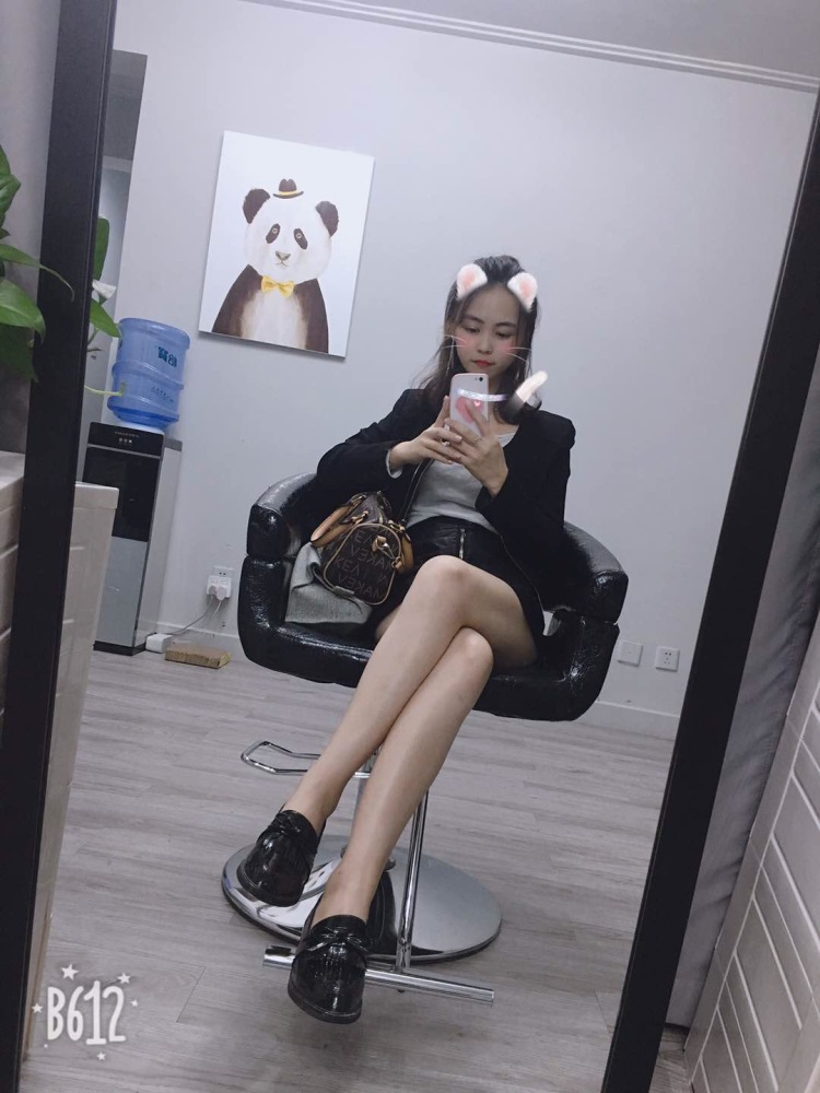 Ding丁-广东省·深圳市·龙华区--新人入驻,可接买家秀,从事模特行业专门为板鞋衣服摆拍,有机会多多合作