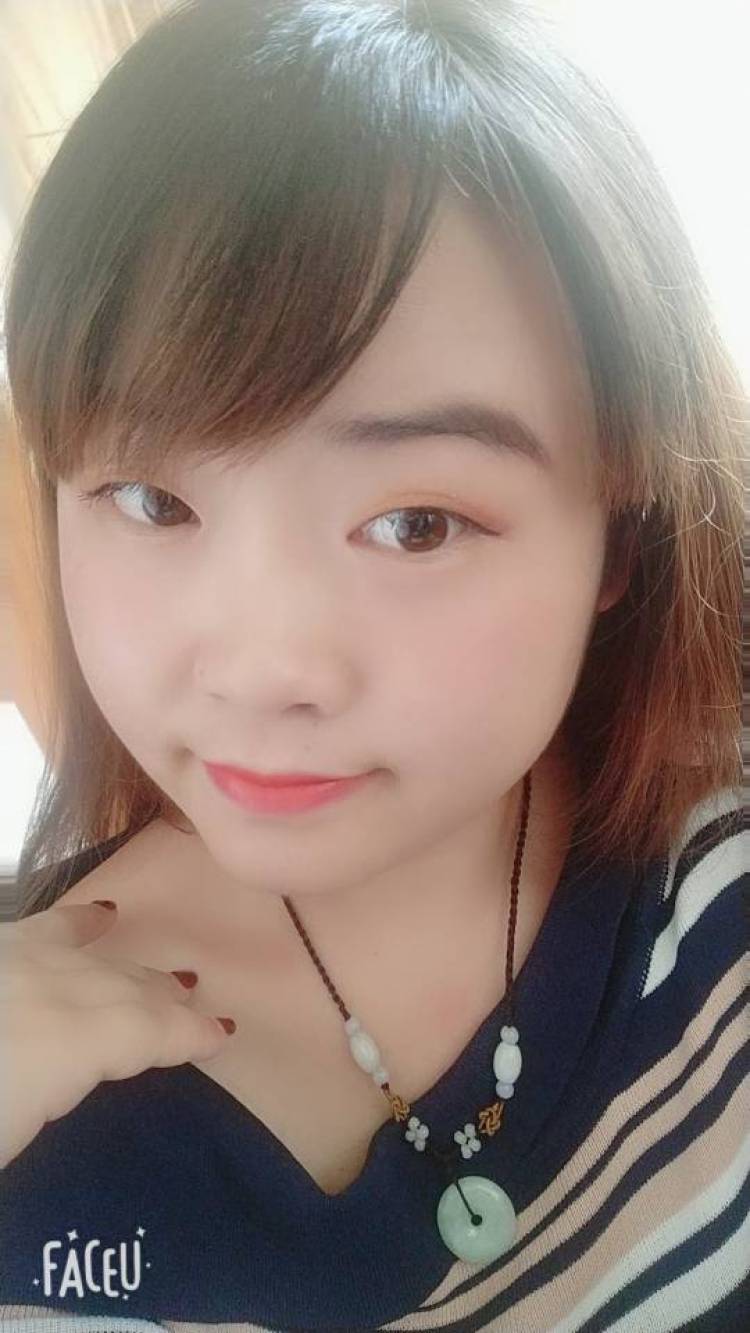 Lily-重庆市·重庆市·渝北区--胖胖的我，爱拍照嘻嘻！