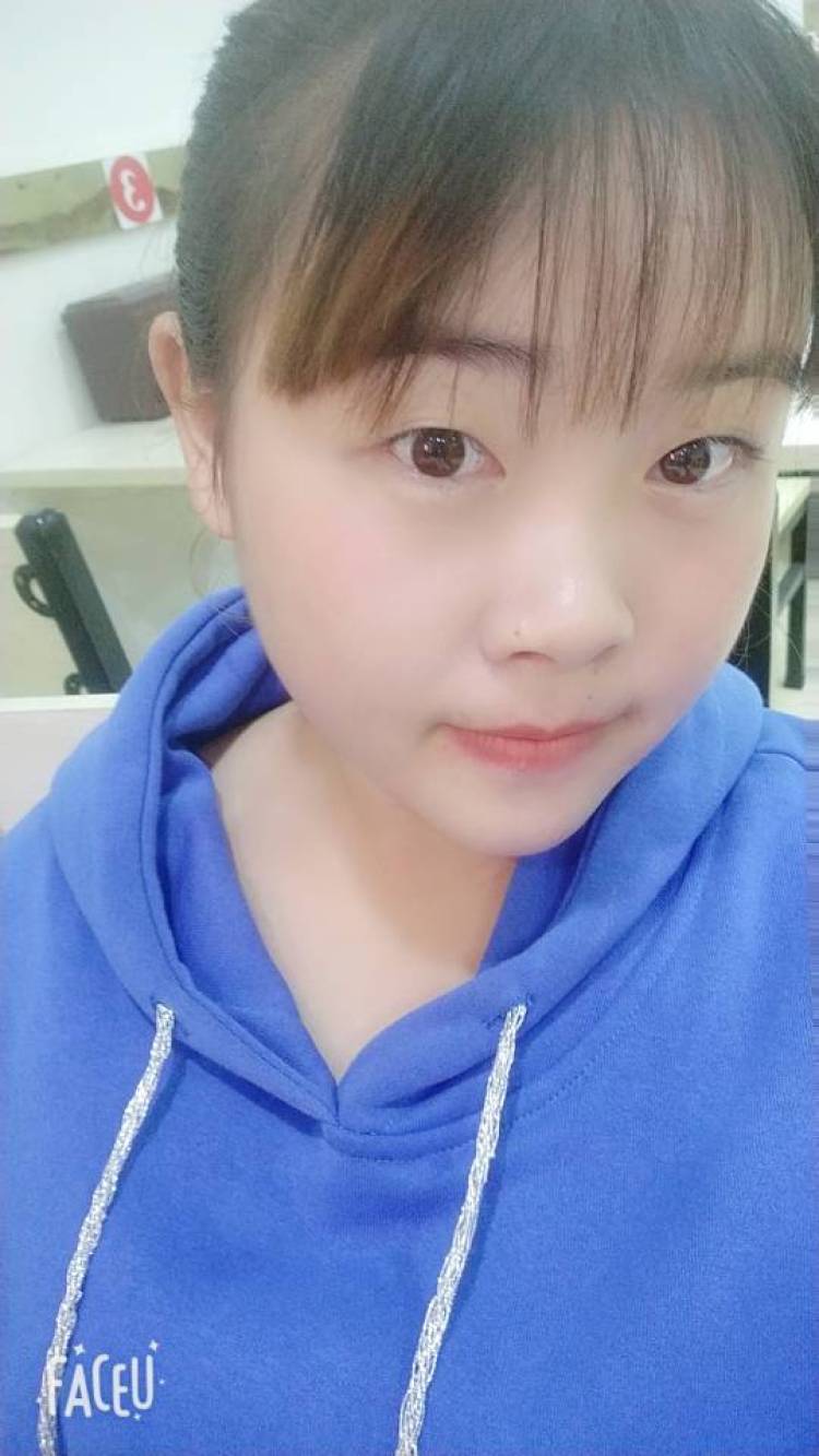 Lily-重庆市·重庆市·渝北区--胖胖的我，爱拍照嘻嘻！