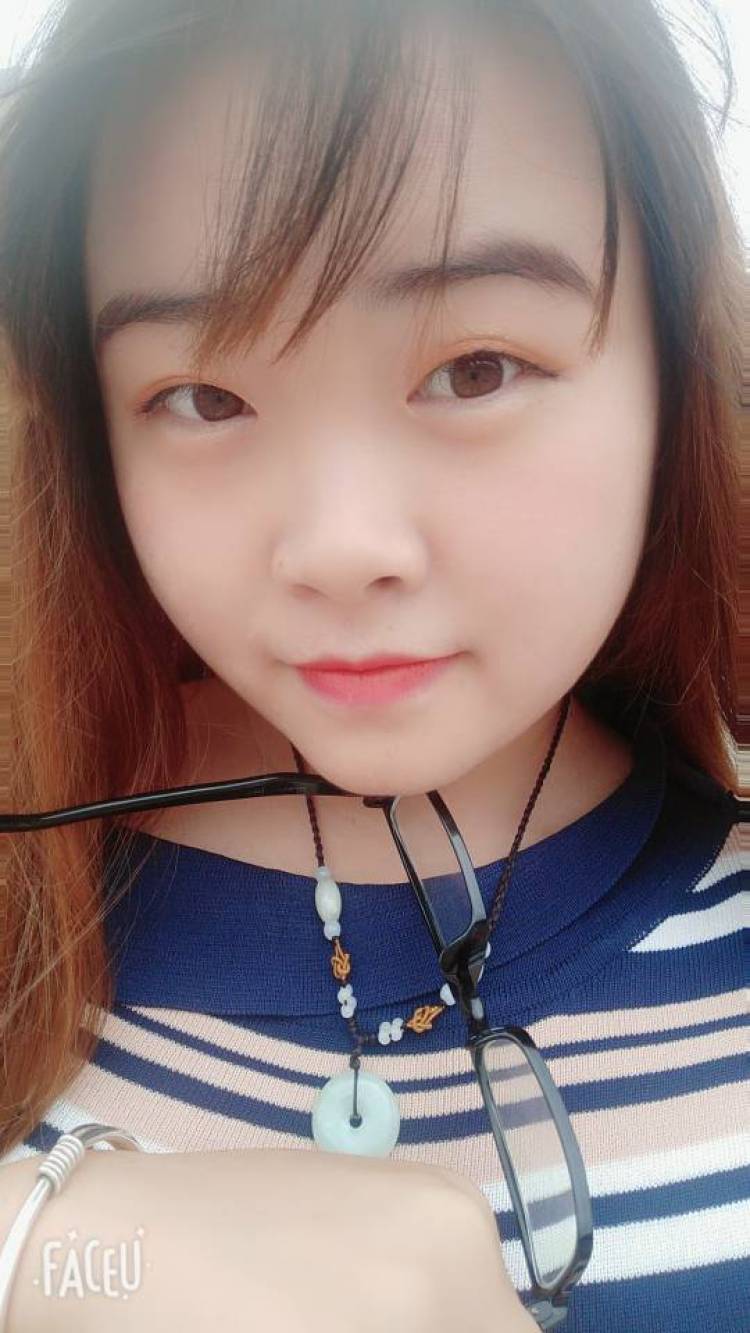 Lily-重庆市·重庆市·渝北区--胖胖的我，爱拍照嘻嘻！