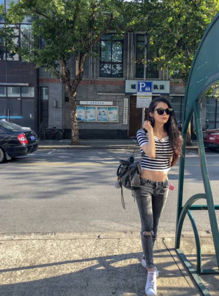 凹凹(Carina)-江苏省·苏州市·昆山市--想接买家秀,目前无业时间多
住在苏州,过去上海也可以
配合度高,接受重拍