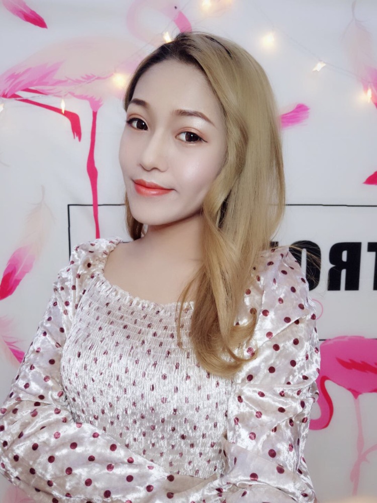 一个酷酷的店主?-内蒙古自治区·通辽市·科尔沁区--一个爱拍照的酷girl