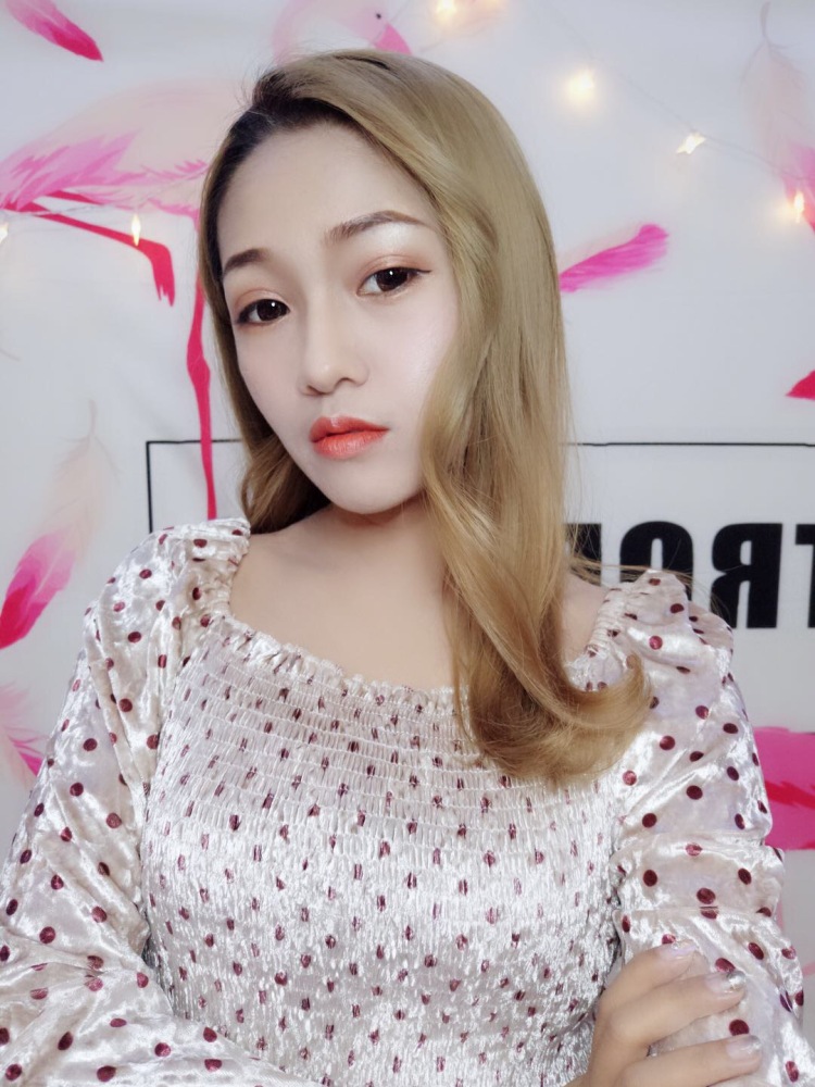 一个酷酷的店主?-内蒙古自治区·通辽市·科尔沁区--一个爱拍照的酷girl
