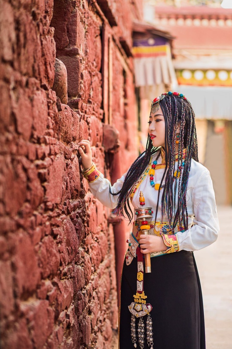 谢婵婵-新疆维吾尔自治区·乌鲁木齐市·天山区--藏服拍摄