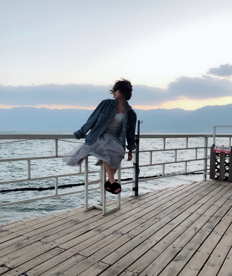 谢婵婵-新疆维吾尔自治区·乌鲁木齐市·天山区--自拍
