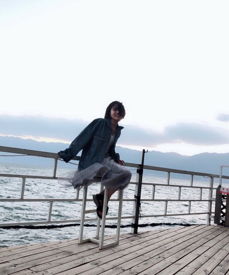 谢婵婵-新疆维吾尔自治区·乌鲁木齐市·天山区--自拍
