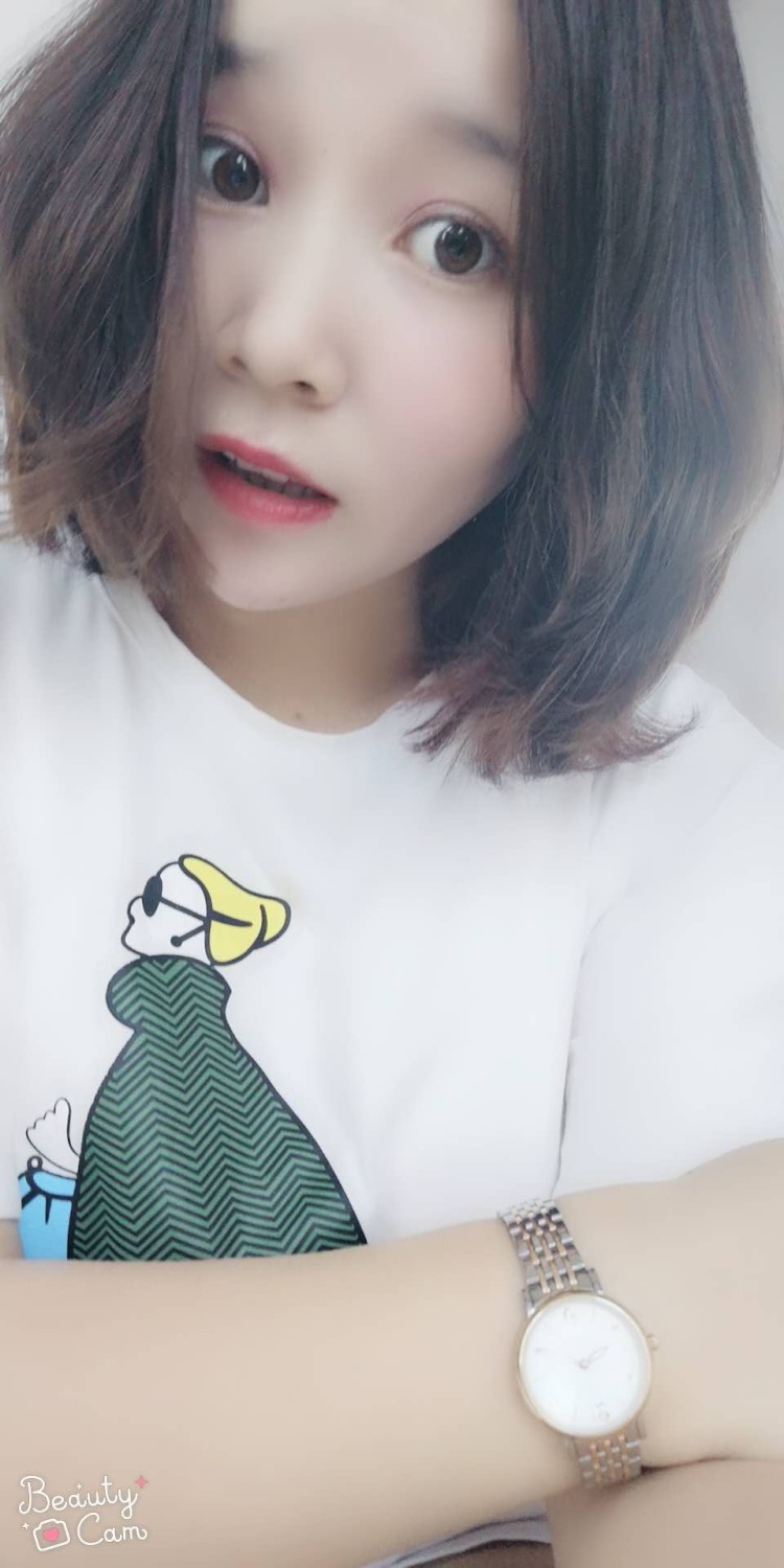 呆萌的小橙子?-陕西省·宝鸡市·渭滨区--本人22岁，身高163，体重105，性格开朗，喜欢玩自拍，各种各样的自拍都能拍出来。我就是我不一样的烟火。