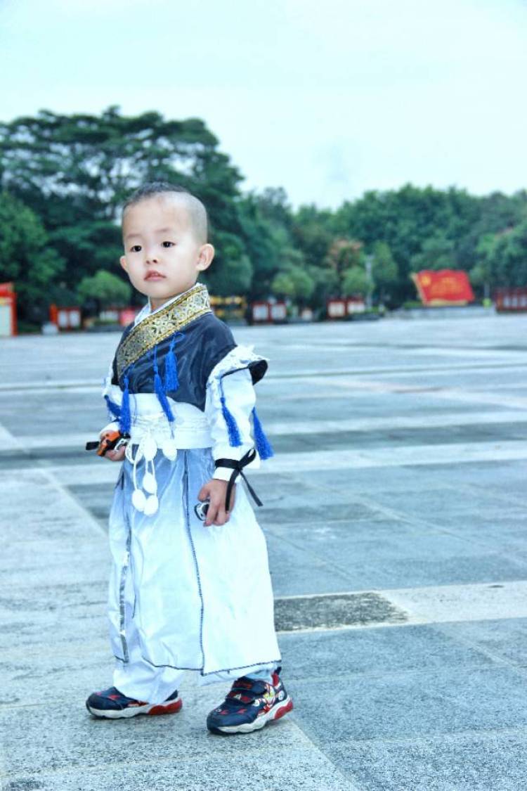 华姐?摄影达人 DVZ-广东省·东莞市·塘厦镇--童装网拍、买家秀，自备单反、手机?，出片快，期待合作……