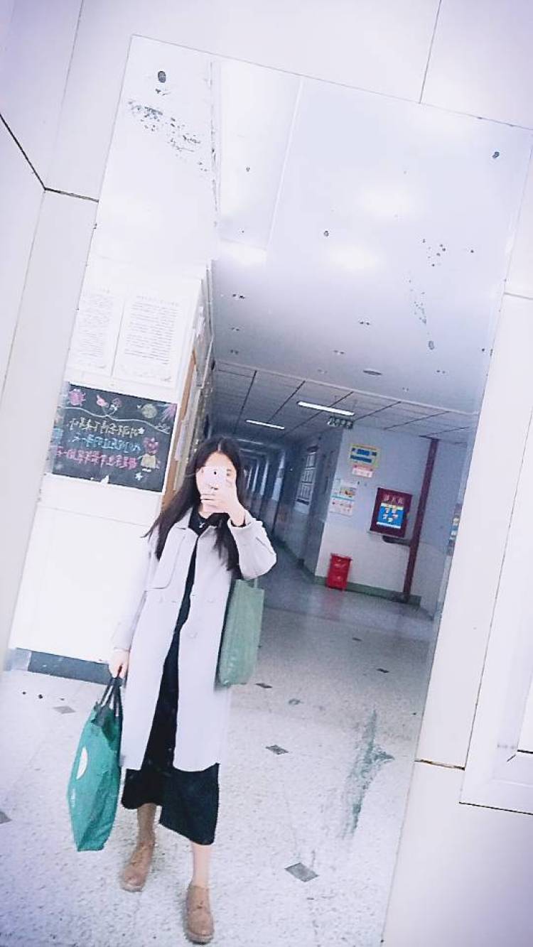 神-四川省·南充市·高坪区--可以接口红或者衣服单~网拍也可以。目前大四在读，想做点兼职挣钱去做喜欢的事