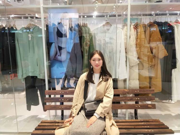 喋喋以喋以喋喋-广西壮族自治区·贺州市·八步区--接单 衣服 口红 包包 耳环 都可以~~~