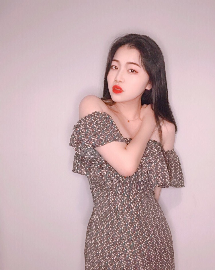 심미예요.-浙江省·杭州市·江干区--承接各类买家秀。服装,饰品,化妆品都可。期待的风格可事先强调。欢迎砸单。