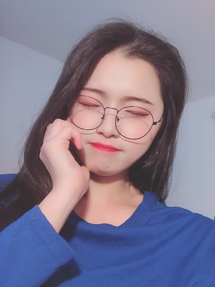 심미예요.-浙江省·杭州市·江干区--承接各类买家秀。服装，饰品，化妆品都可。期待的风格可事先强调。欢迎砸单。