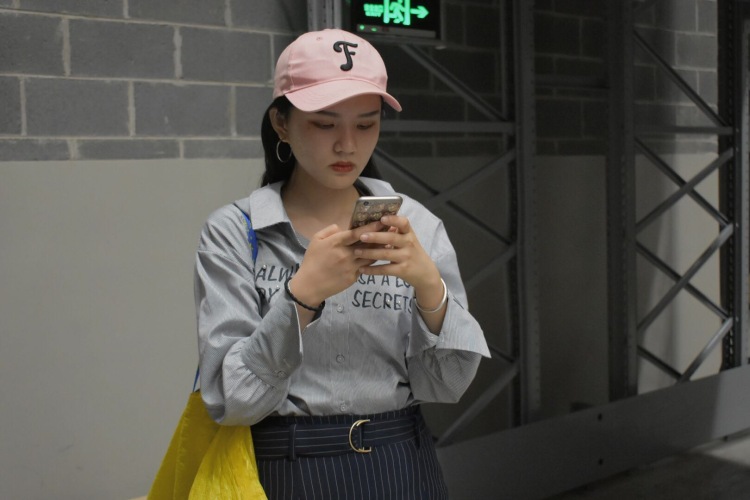 象个猪-陕西省·西安市·莲湖区--初来乍到
请多关照
喜欢拍照??目前现在是短发 第一张发色