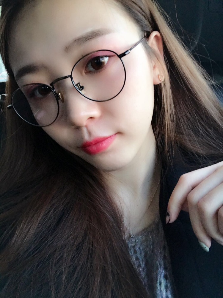 露露??-天津市·天津市·宝坻区--女装，视频，围巾，鞋子，眼镜，假发，都可以接拍哦，招网拍模特~有会费~介意的打扰啦