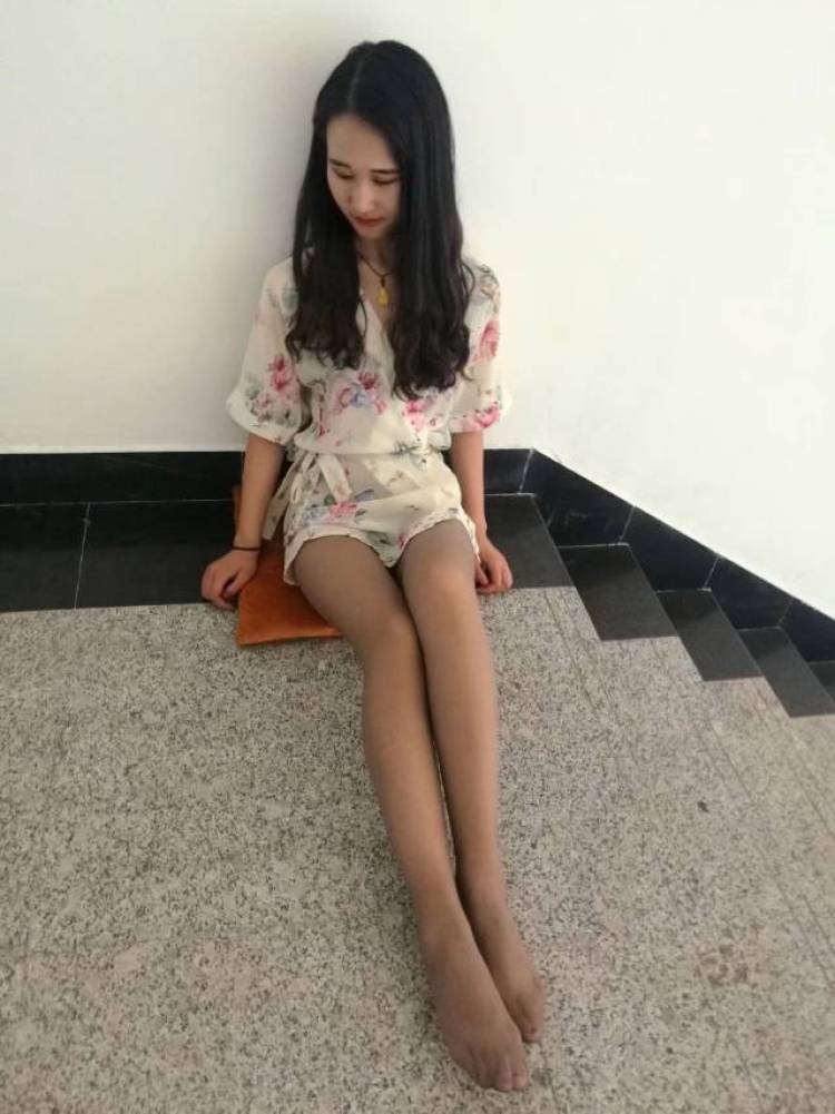 苏苏-河北省·唐山市·路北区--本人170，50kg，喜欢拍照，会修图，脾气好不怕麻烦，哈哈欢迎卖家甩单?