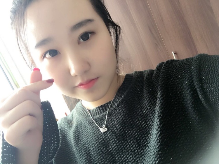 斯人若彩虹-辽宁省·沈阳市·浑南区--眼影 饰品 口红 手机壳 静物拍摄
