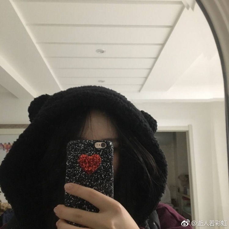 斯人若彩虹-辽宁省·沈阳市·浑南区--眼影 饰品 口红 手机壳 静物拍摄