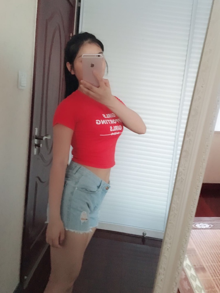 三顺-江西省·南昌市·西湖区-抖音-为了拍这件红t,我是准备饿一顿的…