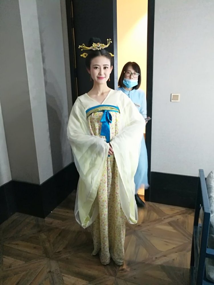 AA灵-山西省·太原市·小店区--古装,民族服装,礼服……尺度合适都可以?