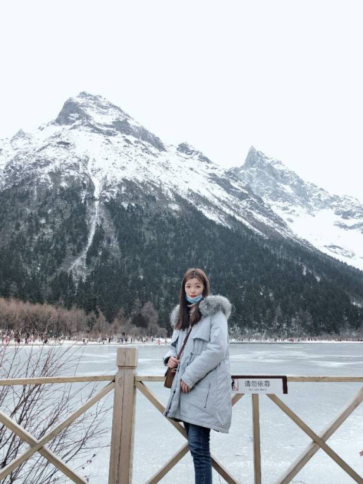 原来是帅星-四川省·成都市·温江区--雪山照片嘻~ （注：原相机没有ps的图）