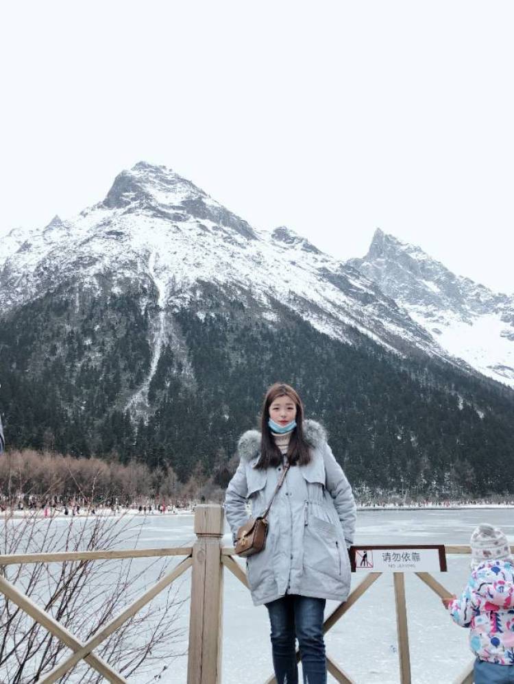 原来是帅星-四川省·成都市·温江区--雪山照片嘻~ （注：原相机没有ps的图）