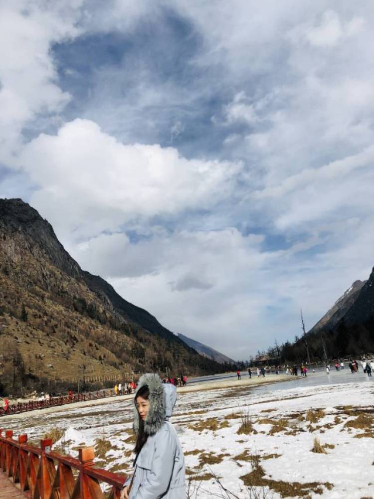 原来是帅星-四川省·成都市·温江区--雪山照片嘻~ （注：原相机没有ps的图）