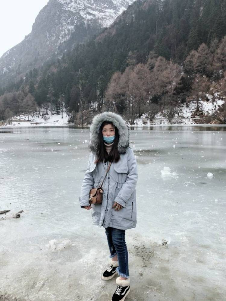 原来是帅星-四川省·成都市·温江区--雪山照片嘻~ （注：原相机没有ps的图）