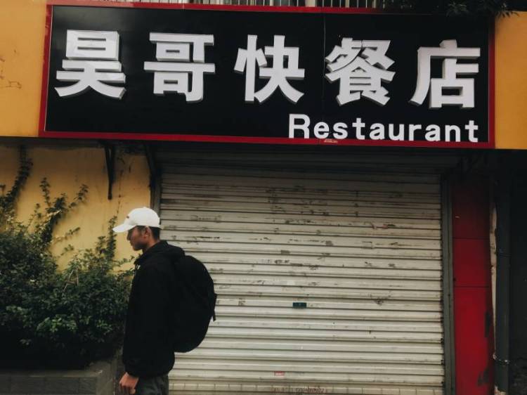 热心市民邓同学-山东省·青岛市·市南区--承接正装,运动,潮服等各种服装拍摄,视频制作,用心合作,拍出好作品