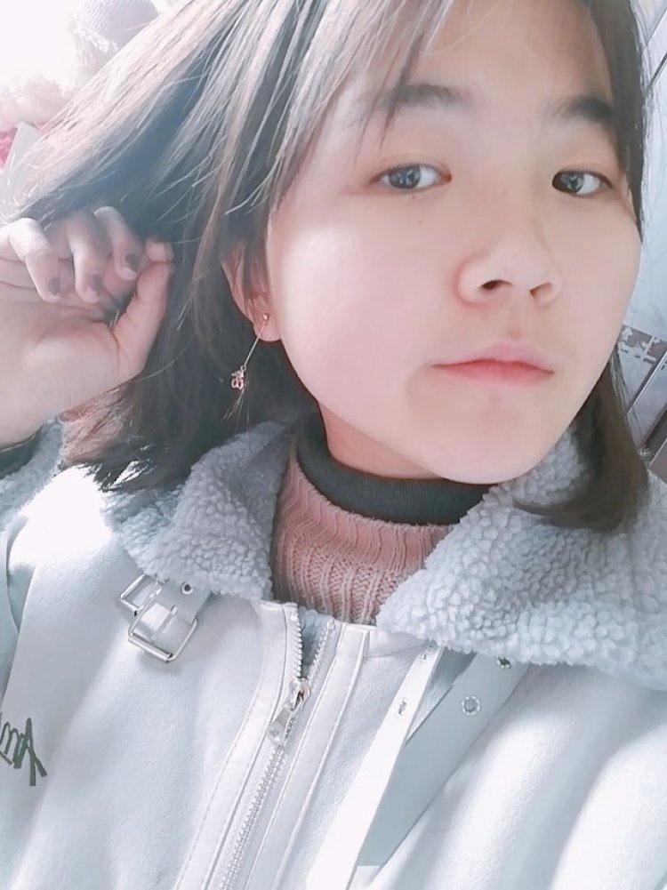 少女蓝-浙江省·衢州市·柯城区--喜欢拍照,想当平面模特。