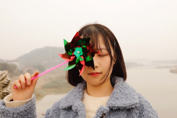 娜-江苏省·南京市·江宁区--从前的日色变得慢
车马邮件都慢
一生只够爱一个人