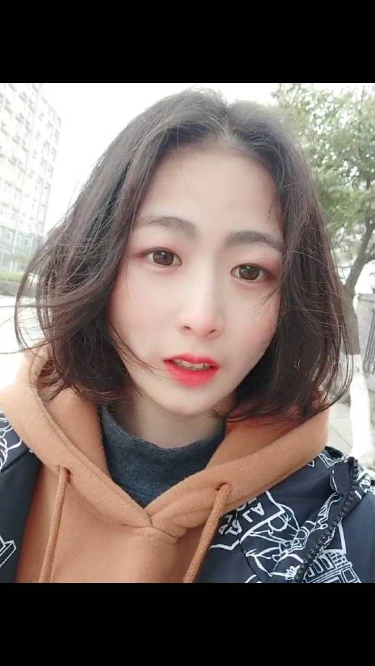 窀穸。-江西省·赣州市·章贡区--主要饰品帽子和衣服都行(别人和我说的这个? ? ? 说商家给你寄东西,你拍照片或者视频去评论商品啥的? ? ? )