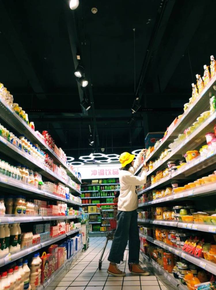 窀穸。-江西省·赣州市·章贡区--主要饰品帽子和衣服都行(别人和我说的这个? ? ? 说商家给你寄东西,你拍照片或者视频去评论商品啥的? ? ? )