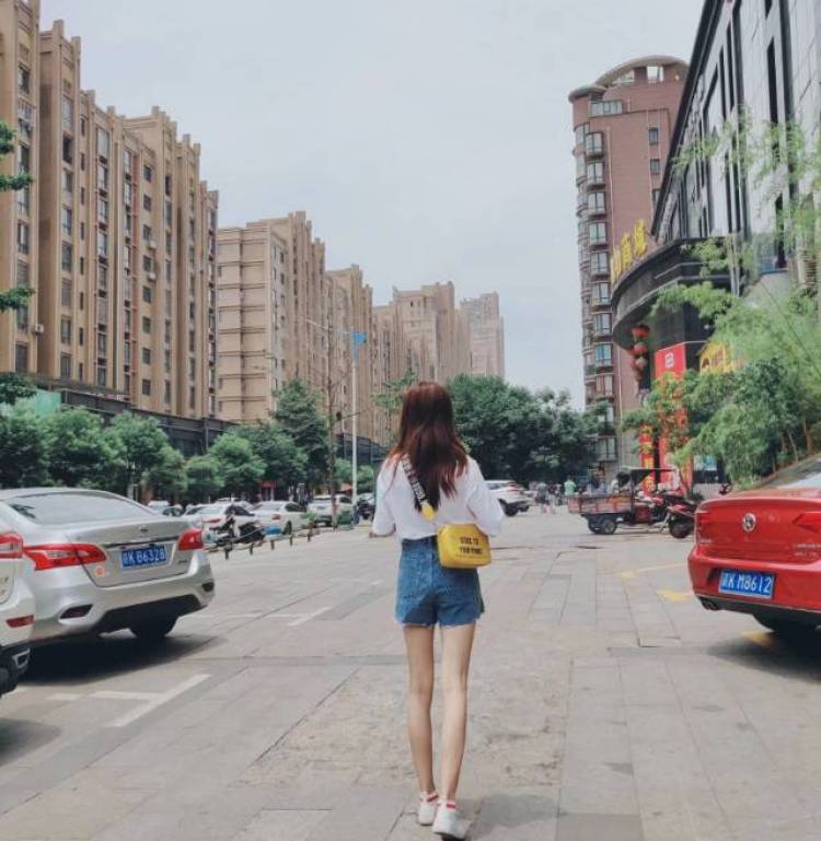 away-江西省·九江市·共青城市--? 学生党一枚
诚接买家秀 网拍模特