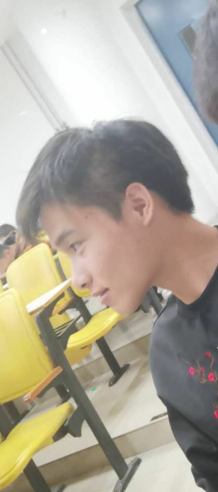Christopher-河南省·郑州市·金水区--身高181cm
体重70kg