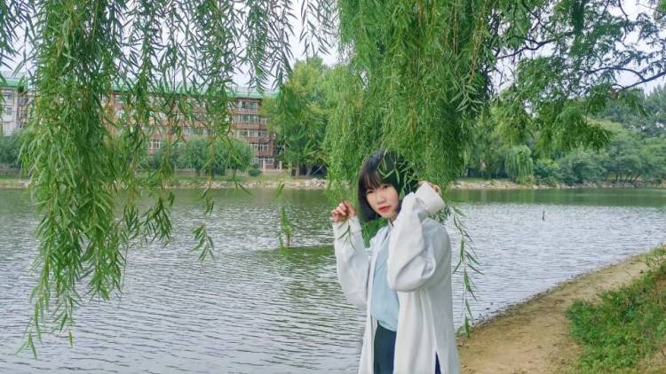 一条咸鱼?-广东省·江门市·新会区--圆脸少女，身高163cm，体重46kg
喜欢拍照