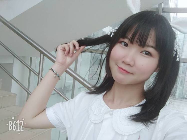 一条咸鱼?-广东省·江门市·新会区--圆脸少女,身高163cm,体重46kg
喜欢拍照
