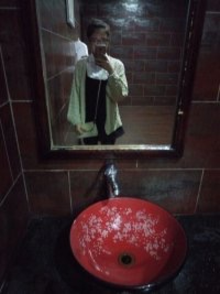 陪伴-河南省·郑州市·二七区--有些是以前的全身照 现在是齐肩发 中分比较多 可卷可直 风格多变 24岁 身高160体重90斤 素颜轻度美颜 可以化妆