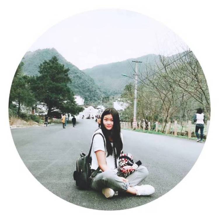 小镇姑娘-江西省·萍乡市·安源区--更喜欢民族风,古风汉服类的衣服,不过都hold得住(๑•́ωก̀๑)