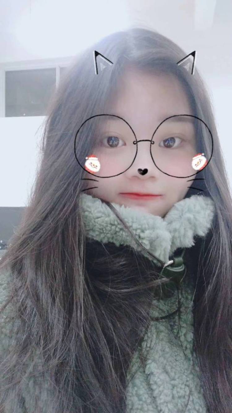 小镇姑娘-江西省·萍乡市·安源区--更喜欢民族风,古风汉服类的衣服,不过都hold得住(๑•́ωก̀๑)