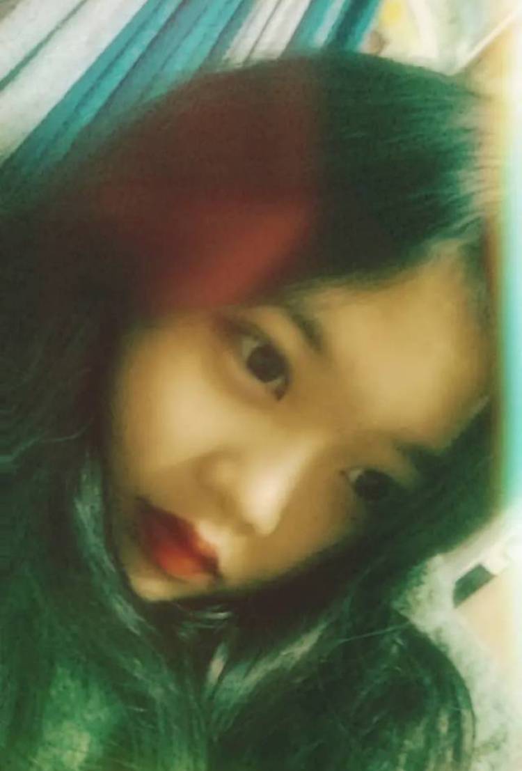 小镇姑娘-江西省·萍乡市·安源区--更喜欢民族风,古风汉服类的衣服,不过都hold得住(๑•́ωก̀๑)