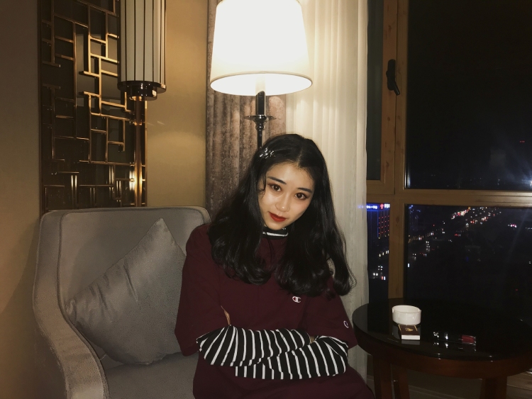 听雨小仙女?-甘肃省·平凉市·崆峒区--日常照,本人擅长摄影,且长相甜美,各种风格都驾驭的住