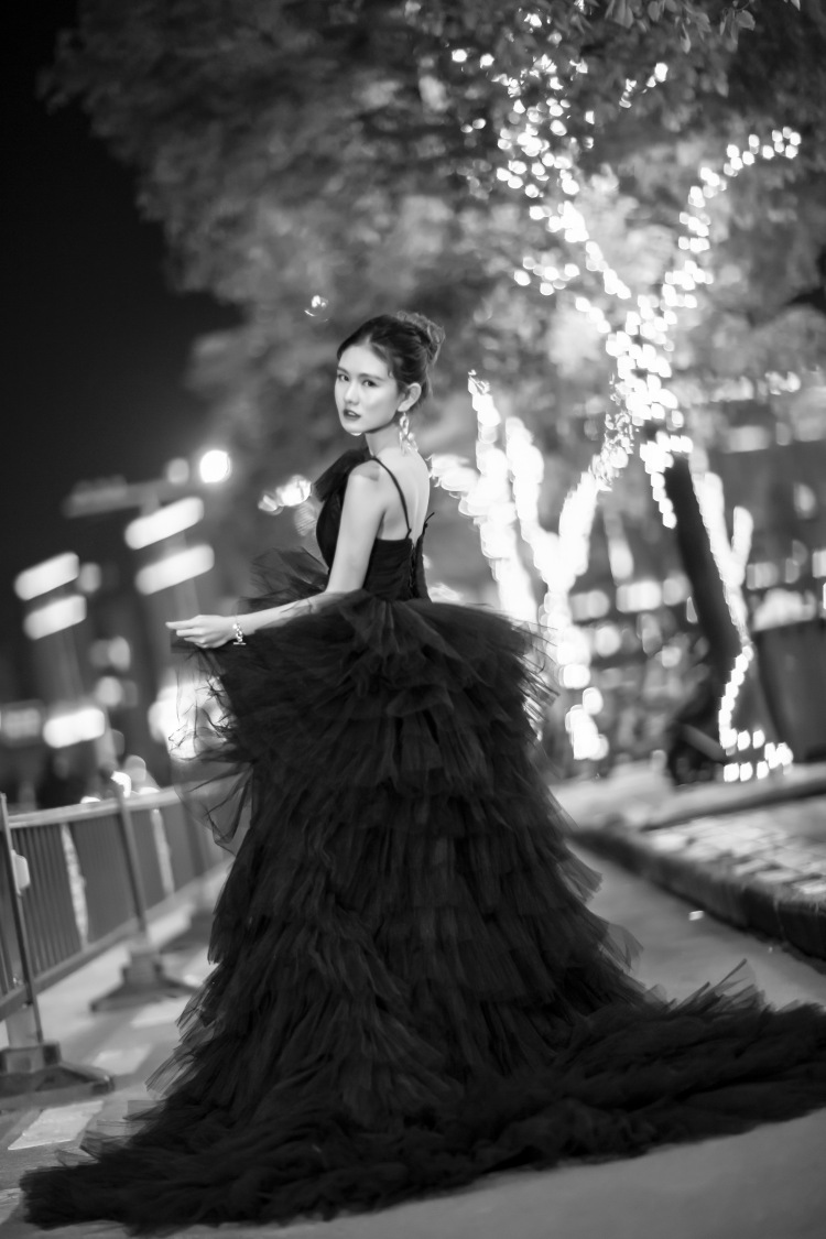 YvetteZou💫-江西省·南昌市·青云谱区-微博-可以买家秀 写文案 会p图画涂鸦 剪辑视频
英文专业 可以做美食美妆分享
微博粉丝2000+