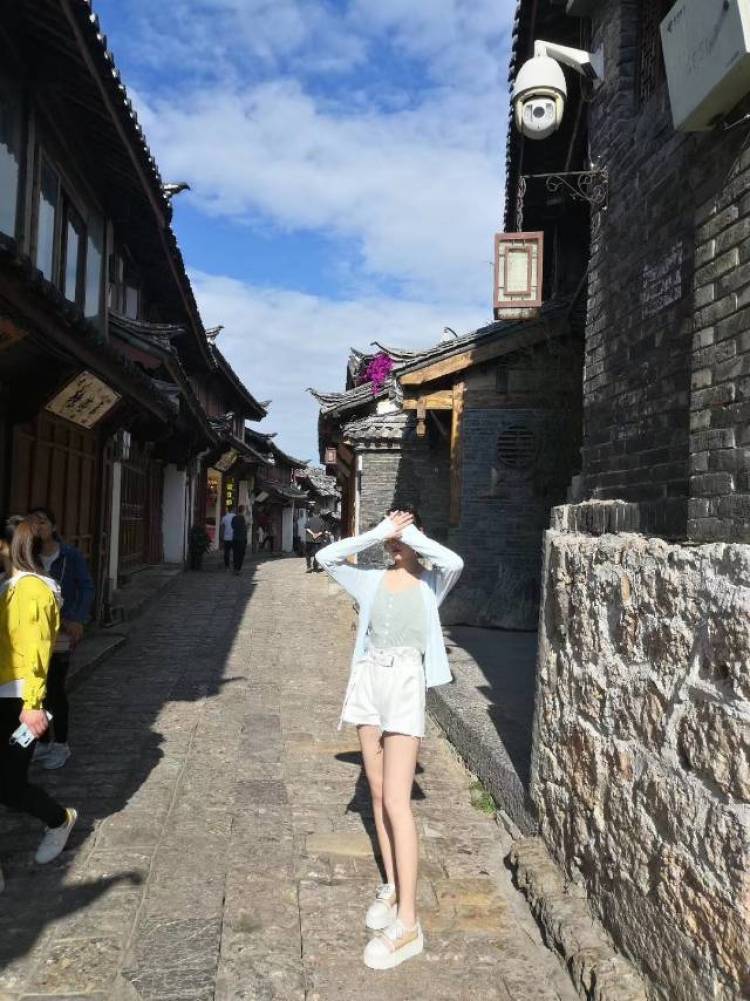 星呦-四川省·成都市·成华区-抖音 朋友圈-接网拍 买家秀
化妆模特 身高168体重48