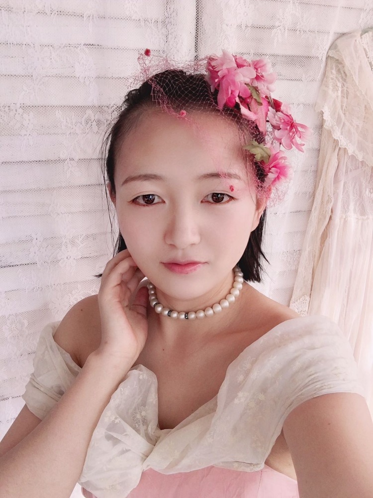 李兴蓉的Vintage-云南省·昆明市·西山区--喜欢摄影,会ps,喜欢少女风格的作品,希望生活也是满满的粉色