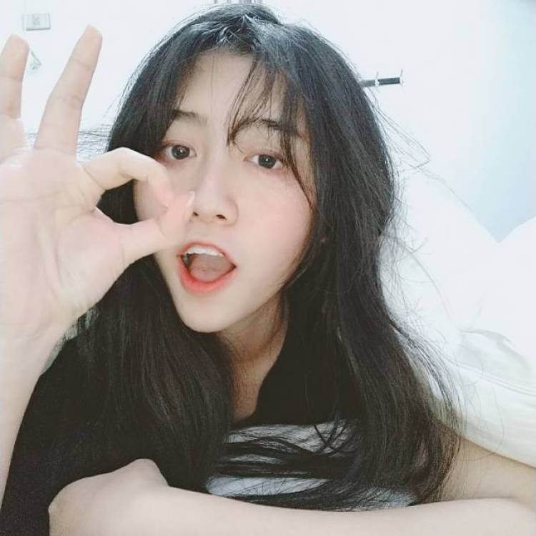 熊April-贵州省·铜仁市·印江土家族苗族自治县-qq-特长：美术  钢琴  运动  舞蹈
qq粉丝较多
每次发说说都有上百人点赞
特别喜欢拍照