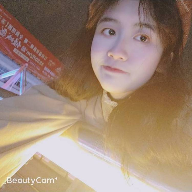 熊April-贵州省·铜仁市·印江土家族苗族自治县-qq-特长:美术 钢琴 运动 舞蹈
qq粉丝较多
每次发说说都有上百人点赞
特别喜欢拍照