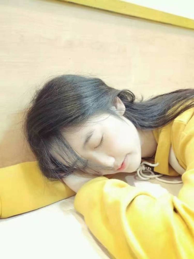 熊April-贵州省·铜仁市·印江土家族苗族自治县-qq-特长：美术  钢琴  运动  舞蹈
qq粉丝较多
每次发说说都有上百人点赞
特别喜欢拍照