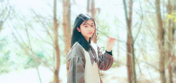 熊April-贵州省·铜仁市·印江土家族苗族自治县-qq-特长：美术  钢琴  运动  舞蹈
qq粉丝较多
每次发说说都有上百人点赞
特别喜欢拍照
