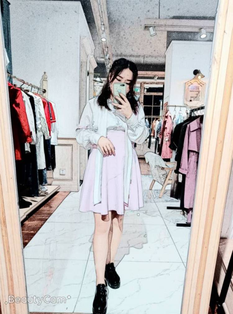陈小姐-云南省·丽江市·古城区-抖音,朋友圈-新人一枚,之前做过美妆,现在做女装这一类,会化妆会穿搭,买家秀,快递寄拍