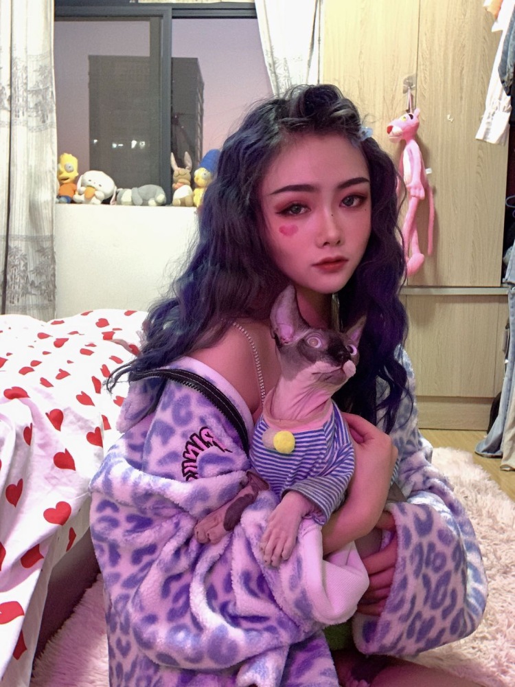 小何meijin🦋-云南省·昆明市·五华区-微博 1500-寄拍 买家秀 网红地打卡都okk 特别特别喜欢拍照会p图微博粉丝1500  看9图8